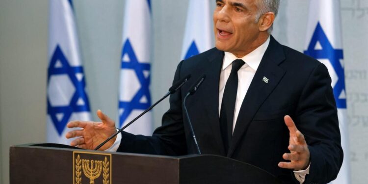 لابيد يحرض على قصف حقول النفط ومحطات الطاقة بإيران لإسقاط النظام 95 لابيد: لقاء عباس ليس على جدول أعمالي