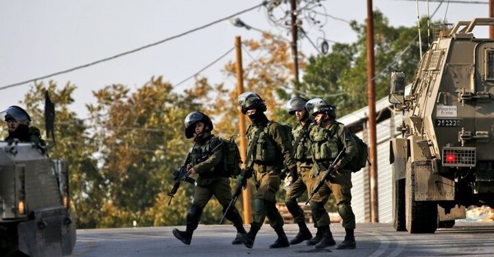 IOF kidnaps 7 Palestinians in West Bank