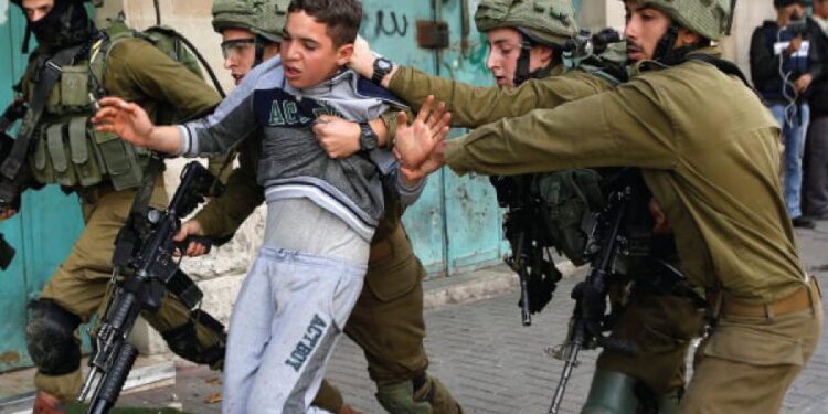 IOF Kidnaps 11 Palestinians in Ramallah