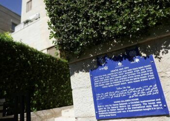 لبيد سيقيم في بيت هجره سكانه الفلسطينيون الأصليون في حرب 1948