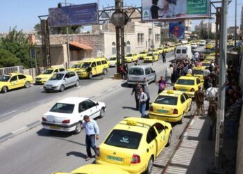 لعدم استجابة الحكومة لمطالبهم.. اضراب وسائل النقل العامة بالضفة