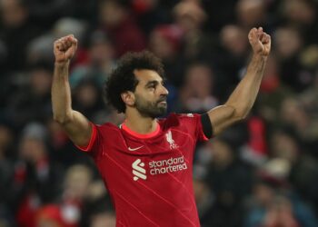 اللاعب يُعقب.. ليفربول يعلن تجديد عقد محمد صلاح
