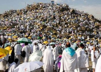 هل يجوز صيام عرفة يوم الجمعة منفردا ؟