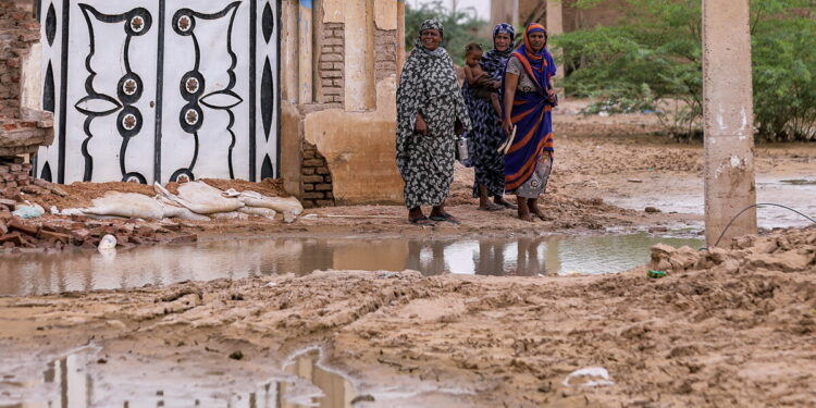 فنانو السودان يداوون جراح متضرري الفيضانات بالغناء