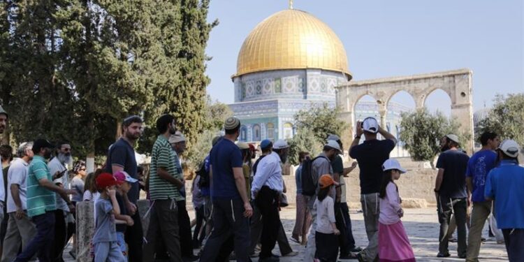 Israeli groups prepare to storm Al-Aqsa Mosque on Sunday marking Jewish holiday