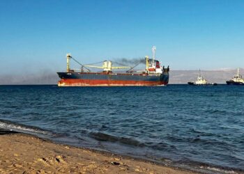 جنوح سفينة على شواطئ العقبة الأردنية.. وتحويل القضية للمدعي العام