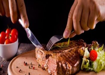 How do cholesterol patients eat red meat safely?