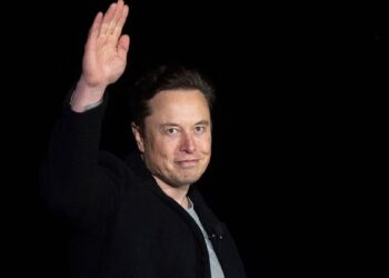 السماح لماسك باستخدام بلاغ مسؤول سابق في "تويتر" دون تأجيل المحاكمة