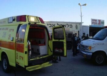أصيب في هجوم مسلح على حافلة إسرائيلية بالقرب من حيفا.