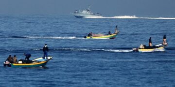 La marine israélienne cible des pêcheurs dans le sud de la bande de Gaza 6 La marine israélienne cible des pêcheurs dans le sud de la bande de Gaza