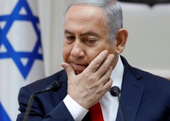 موقع عبري: كشف كاميرا سرية وضعها نتنياهو خلال لقائه بوفدٍ أميركي