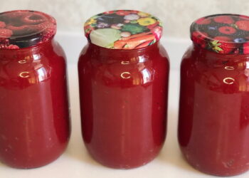 طقس سنوي.. غلاء الأسعار يهدد صناعة "دبس البندورة" شمال سوريا