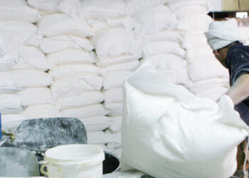 حماية المستهلك: إنخفاض أسعار الزيت والدقيق في فلسطين خلال الأيام المقبلة