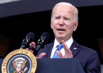 Biden avertit les compagnies pétrolières