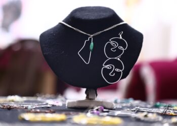 فرح العجل تُعيد الحياة للأسلاك الباهتة