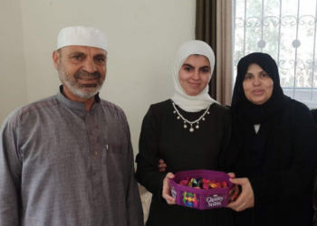 بالصور الأولى في الفرع الأدبي: الطالبة الشيماء صيدم حاصلة على معدل 99.6