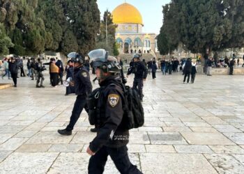 عدد من المستوطنون يقتحمون المسجد الأقصى