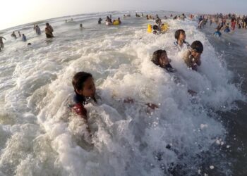 تنويهاً هام للمواطنين بخصوص السباحة في البحر