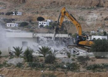 جرافات الاحتلال تدمر منزلاً غرب بيت لحم