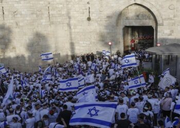 فصل يومان عن "مسيرة الأعلام" التي ينظمها المستوطنون ودعوات للحشد لإفشالها والتصدي لها