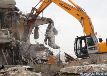 الاحتلال يجبر مواطناً على هدم منزله في بيت حنينا بالقدس