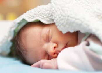 هنديان يبيعان رضيعهما من أجل شراء آيفون 14