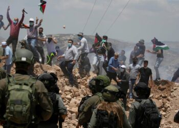 الهلال الأحمر: إصابة العشرات باعتداء الاحتلال على مسيرة كفر قدوم الاسبوعية