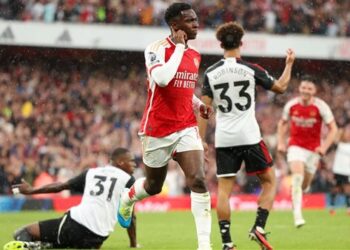 أرسنال يقع فخ التعادل !