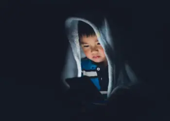 الصين تقترح قواعد صارمة للقُصَّر المدمنين على الإنترنت