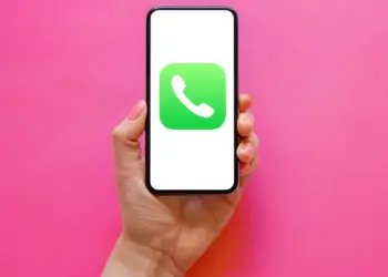 آبل تختبر أكبر تحديث على تطبيق “الهاتف” في آيفون منذ سنوات