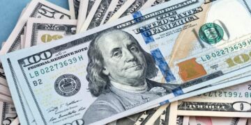 أسعار صرف العملات مقابل الشيكل 33 خبير مالي يوضح لـ”غزة بوست” أسباب ارتفاع الدولار وتأثيره على أسعار السلع في غزة