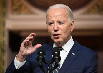 بايدن يصف الصين بـ”قنبلة موقوتة”