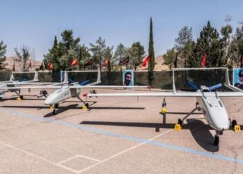 إيران تكشف عن طائرة مسيرة متطورة