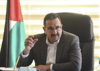 ملحم: توقيع اتفاقية لتوليد الطاقة بواسطة الغاز في الخليل