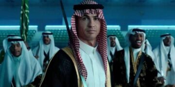 بالبشت والشماغ والسيف.. رونالدو يحتفل باليوم الوطني السعودي 95 بالبشت والشماغ والسيف.. رونالدو يحتفل باليوم الوطني السعودي