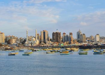 وفد كبير من الضفة الغربية يزور قطاع غزة