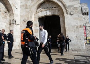 جيش الاحتلال يُمدد اعتقال منفذ عملية “باب الخليل”