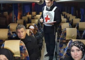 44 من أهالي أسرى غزة يتوجهون لزيارة أبناءهم في سجن نفحة