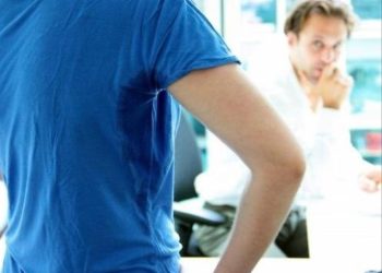 أطعمة ومشروبات شائعة تسبب التعرق المفرط