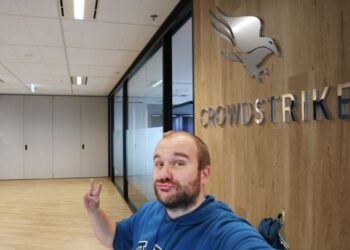 اعترف على إكس.. حقيقة المتسبب في الفوضى التي عطلت مطارات العالم