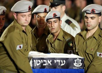 الجيش الإسرائيلي يعاقب جنديا سرب صورا لجثث أسرى بعد استعادتها من غزة