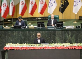 الرئيس الإيراني مسعود بزشكيان يؤدي اليمين الدستورية