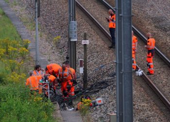 الغارديان: من خرّب شبكة السكك الحديدية الفرنسية ولماذا؟