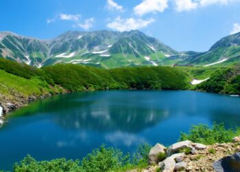 اليابان.. وجهات سياحية متفردة لاكتشاف الحياة البرية وجبال الألب الساحرة