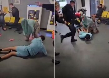 بريطانيا توقف ضابطا اعتدى بوحشية على شابين مسلمين في مطار مانشستر