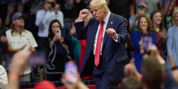 بعد محاولة اغتياله.. ترامب يستأنف تجمعاته الانتخابية بأماكن مفتوحة