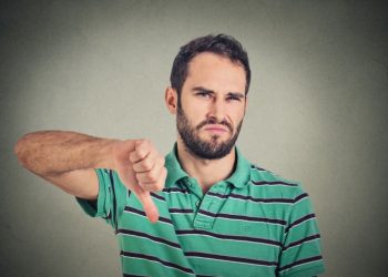 لأن الإيجابية سامة أحيانا.. 6 فوائد للنظر إلى نصف الكوب الفارغ