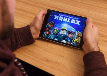 مجرمون يحولون لعبة “روبلوكس” إلى واجهة للاعتداء على الأطفال