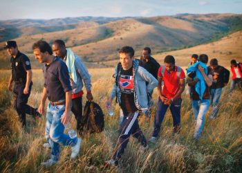 وكالة أوروبية: سوء معاملة المهاجرين لا يخضع لتحقيقات جادة