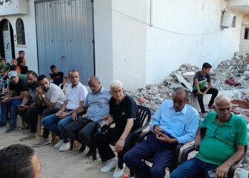 لجنة الطوارئ العليا في محافظة شمال غزة تزور عائلة نصر لمواستهم بإستشهاد عدد كبير من عائلتهم